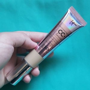 New♥️ It Cosmetics CC Illumination Cream in Light